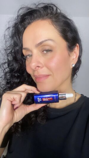 Vanessa Machado Instagram - Chegou o “Dia R”, o dia de Revitalift Retinol! O dia da Revolução e Renovação do seu skincare.
Você precisa conhecer a nova linha Revitalift Retinol de @lorealparis, que corrige até as rugas mais profundas e uniformiza o tom e textura da pele com retinol, o ativo mais recomendado por dermatologistas no tratamento antirrugas.
Três produtos que vão revolucionar a sua rotina de skincare diurna e noturna:
Gel de Limpeza e Creme
Diurno com Pro-Retinol, e o Sérum Noite com Retinol
Puro, que reduz rugas para 100% das pessoas que o testaram. 

Uma inovação tão poderosa quanto você!
#EulndicoRevitaliftRetinol
#LorealParis #Publicidade