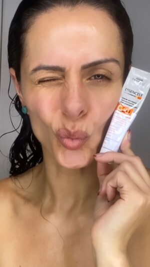 Vanessa Machado Instagram - Essencele Filler Complex C20 de Profuse. Sinta a transformação com a poderosa combinação de ativos como a Vitamina C, Ácido Ferúlico, Vitamina E, Ácido Hialurônico, Silício Orgânico e Ácido Gálico. Faça parte desse ritual de beleza e cuide da sua pele com carinho e eficácia todos os dias.
@profuseoficial #essencele #essencelec20 #suapelesuavida #profuse