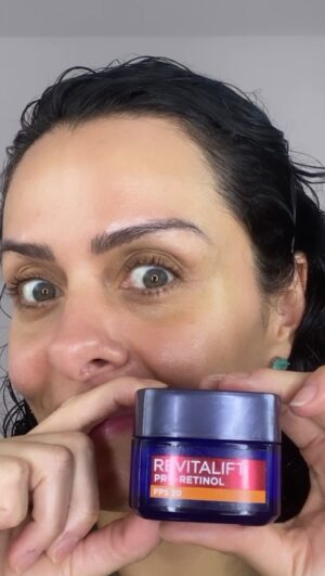 Vanessa Machado Instagram - “A nova linha Revitalift Retinol de L’Oréal Paris está transformando minha pele. Estou muito satisfeita com resultados que tive. Retinol é o ativo mais recomendado pelos dermatologistas por sua eficácia no tratamento antirrugas. Mas notei que o tom e a textura da minha pele também se beneficiaram com esta linha que conta com tratamento diurno e noturno. 
Vocês notaram também? 
Se estiverem usando, me contem aqui! 
PS: não esqueça o protetor solar pela manhã. 😉
#RevitaliftRetinol #LorealParis #lorealparisskincare #SkinCare #Publicidade @lorealparis