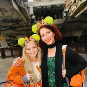 Vanessa Marshall Instagram - Happy birthday @samsyndulla! Thank you for being born! Love you so much!! Can’t wait to see you soon!  We will celebrate all! Xo 💚🙏🏻💚