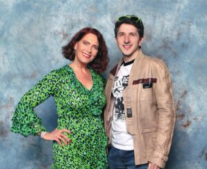 Vanessa Marshall Instagram - The preceding content has been brought to you by this very special lady: the real-life Space Mom and Wonder Woman. Thank you @vanessamarshall1138 for the incredible opportunity to be your helper/handler/supporter/Chopper(?) for three amazing days at @fanexpophiladelphia, and for over a decade of cherished friendship. Already looking forward to the next ones! 💚♥️💙💛🖤🥒🤩🫶🏻

#fanexpophiladelphia2024 #herasyndulla #spacemom #wonderwoman #blackcanary #gamora #rookkast #olgagurlukovich #strangelove #maryjanewatson #nala #ltottessawarren #kerrigan #invictus #sheeva @starwars #starwarsrebels #starwarstheclonewars @celebworx