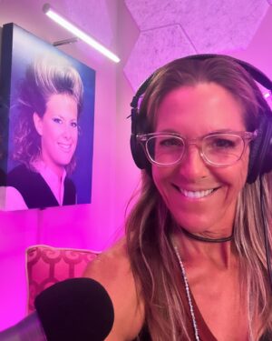 Vanessa Marshall Instagram - Huge thanks to @debimaewest for joining my Twitch Steam for @mgscon to benefit @wwp tonight! Thanks @timbaksh for helping us play! Love me some Meryl! Love the new emotes @berserkbrandee! Thanks @popculturewarrior for calling! Look forward to seeing you in July for @mgscon! Love you @tasiavalenza! Thanks for answering my call during stream! Finally, thanks to all who donated, followed and subscribed! Much love! Links in bio to catch stream on YouTube!! Xo 🙏🏻💖✨

Happy International Women’s Day! 💯❤️🫶🏻