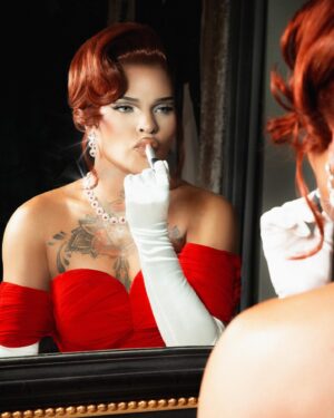 Vanessa Vanjie Mateo Instagram - Day to Night! Starring me the one and only Miss Vanjie rated Kia ❤️

Being able to finally do a tribute to my favorite movie Pretty Woman @juliaroberts 💕 I’ve always been obsessed with the movie at a young age before even knowing she was a hooker in the beginning. I just thought she dressed cool and found a boyfriend on the road 😂 this is my mom’s favorite movie and it became mines as well! Everyone loves a hooker to fairy tale storyline. 

Poster Artwork @thomasvsteinberg
Lobby location @slickitup 
Photo editor @marioernun 
Photographer @marco_ovando 

Both looks by @jeffreykellydesigns 
Hair by @hassoon_7 @wigsbyhassoon 

Vanessavanjie.com for signed Retro Day To Night movie prints

 ✨💕