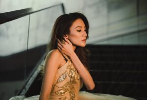 Vanessa Yao Instagram - Gold on gold 🥰

📸: @little.gaia @kt_yau
