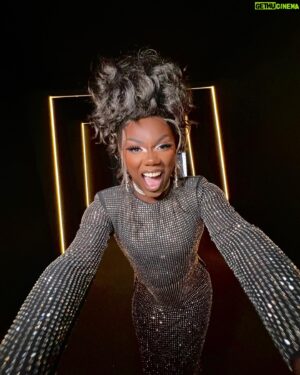 Vanity Milan Instagram - Signed, sealed, stamped and delivered at @thebeautyawardsuk last night hosted by that beautiful @michellevisage. Such a fun evening with my sisters @elektrafence & @chorizamay thank you for dragging me out the house! #thebeautyawards2023

Hair: @howsyourheadwigs 
Dress: @hm 
Face: @anastasiabeverlyhills, @fentybeauty, @kvdbeauty