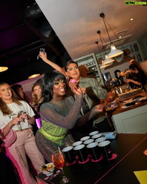 Vanity Milan Instagram - The Big Game Day 💚

Enjoyed pre-gaming with @nyxcosmetics_uk for the 2024 Super Bowl screening. Hosting & performing with my sister @iamblackpeppa We strutted into a Super Bowl-inspired set design to highlight their new product, Duck Plump. 💋

Captured beautifully by @amiegrayling