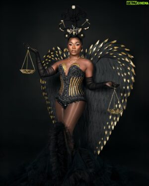 Vanity Milan Instagram - RuPauls’s DragCon UK Day 1 🇬🇧 Let the countdown to my Debut EP LIBRA begin. 

Photographer: @matty_parks 
Headpiece: @edwardsizzahands2.0 
Corset: @itsvanitymilan 
Skirt: @siimadamsondesign