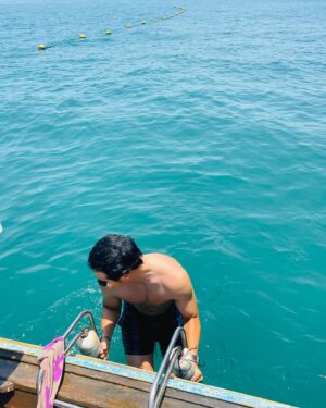 Varit Hongsananda Instagram - Back in the ocean ☺️