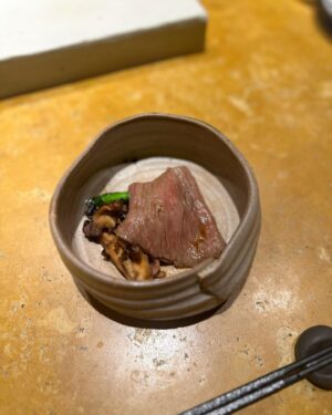 Varit Hongsananda Instagram - อร่อยไม่เคยเปลี่ยนเลยนะครับสำหรับ @homurawagyu.bkk อร่อยตั้งแต่คำแรกถึงคำสุดท้าย 🤩 ประทับใจมากๆ ครับ