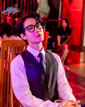 Varodom Khemmonta Instagram - ชายแว่น แห่ง วังทองหลาง