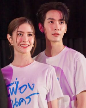 Varodom Khemmonta Instagram - ได้เวลาส่ง เฮีย แกกลับนิยายแล้ว !!! หวังว่าจะได้พบกันอีกน้าาา ในพาทของเฮีย !!! ขอย้อนไปตั้งแต่ตามจีบน้ำส้มเลยเป็นไง @rock_kwanlada #เฟื่องนคร