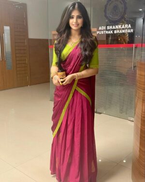 Varsha Viswanath Instagram - Extremely happy to be a part of This event. Thank you @director_vinayan sir & Thrissur samskarika vedhi. “JANAKI” will be a lifetime memory for me.