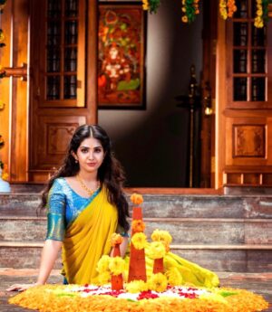 Varsha Viswanath Instagram - Wishing you all a very happy onam 🌼

#festivevibes #onam #onam2022