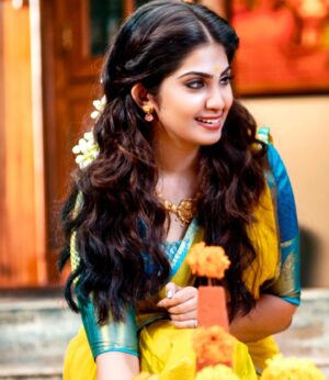 Varsha Viswanath Instagram - Wishing you all a very happy onam 🌼

#festivevibes #onam #onam2022