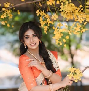Varsha Viswanath Instagram - Happy Vishu 🧡

📸- @_prasanth_sivadas_ 
Hair - @makeup_by_sabana_ 

.
.
.
.
.
#happyvishu