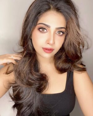 Varsha Viswanath Instagram - Focus on me and not the caption !