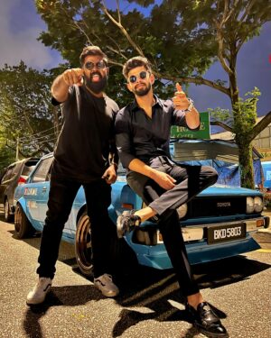 Varun Kamal Instagram - Performed by @ofrooooo @hydekartyofficial 
Arranged, Programmed & Composed by @ofrooooo 
Lyrics by @duraiknows 
Mixed and Mastered by @spryk.in @rupendar_venkatesh 

@directedbykenroyson 

Starring @iamactorvarun , Anandsami, @rubinirubi , @psychomantra , @rajgopalkumarguru, @afro_rk , Sailendra Psychomantra, Yasnil Psychomantra 

Cinematography by @dopdeepakpadhy 
Cinematography Assistance by @karthisandy 
Edit by @pradeeperagav 
Spot Edit by @johnram_ 
VFX by @amthejosh
Gimbal Operation by @arul.cool 
Colour Grading by @rakesh_colorist 
Line Production by @buggimaan @iamnavin_k Kavans Creations Sdn BHD, @ikumuthangovind 
Stunts by Ace Stunt Action Services 
Hair & Makeup by @lakshmeeraju 
Prosthetic Makeup by @eveefxx 
Styling (for Varun) by @abisubz @ras_collective 
Poster Design by @viyaki_s 
Title Design by @varshanshree 
Talent Coordinators A.R Dinesh, Martin, Dinish Nair
Gaffer Ganesh
Facilities by Rabindranath
Transportation by Kuhen

Assistant Director  @this_is_d1 
Executive Producer @vidvenugopal88