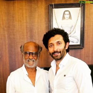 Vasanth Ravi Instagram - Lots of Love & Gratitude to @rajinikanth pa for giving me all those beautiful moments in “JAILER”
#superstar #rajinikanth #jailer