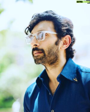 Vasanth Ravi Instagram - L - Living O - One V - Vibrational E - Energy
Energy is Love and Love is Energy that functions the whole Universe in One Taal
 #taal 🎶 #love