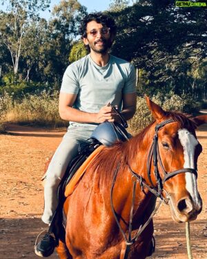Vasanth Ravi Instagram - Some days all you just need is to take a long ride alone, feel the life within and around to know yourself more. Hence, Wishing everyone a very Happy New Year 2024, May this year take you to know yourself more in bringing happiness to yourself and people around you 🤍