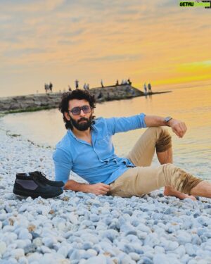Vasanth Ravi Instagram - What keeps my heart awake is colorful silence made of poetry, flowers, mountain, sea and blues…