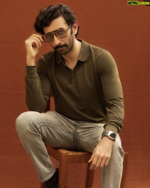 Vasanth Ravi Instagram - Watch me, When I will go to my own Sun, and if I am burned by it’s fire, I will fly on a scorched wings… #ArjunMuthuVelPandian #jailer