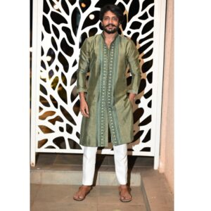 Vasishta N. Simha Instagram - 💚💚
.
.
.

Styling: @stilerush_by_varshinijanakiram 
Outfit : @samyakkclothing 
PC : @click_basya 
.
.
.
#vasishtansimha #vasishtasimha #simhapriya #weddingbells #ethnicwear