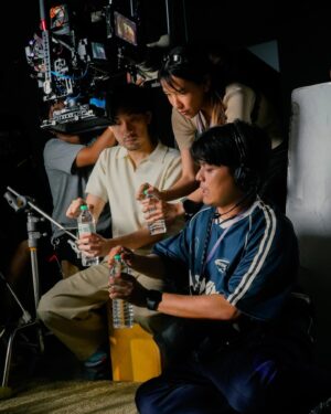 Vasuphon Kriangprapakit Instagram - Behind the scene: Aura เป็นกองที่รีบมากและสนุกมากๆ thx @tenderfilm.bkk ‘s Team, Agency and Client😉 รูปสวยๆโดย @kendo.atthawut