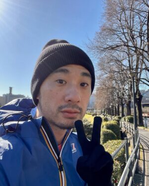 Vasuphon Kriangprapakit Instagram - ไปวิ่งรอบ Imperial Palace ที่ญี่ปุ่นมา ไม่เคยวิ่งในอากาศหนาวขนาดนี้มาก่อน อากาศ5องศา ลมแรง Feel like 1องศา แรงขนาดเวลาวิ่งสวนลมแล้วSpeedวิ่งกลายเป็นเดิน555 แต่วิวสวยมาก  ฟิน จบ