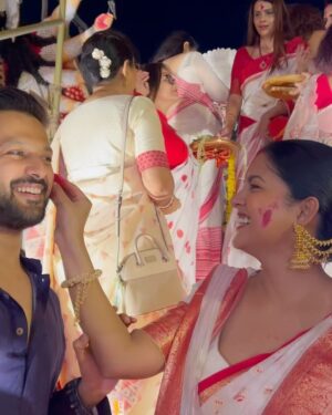 Vatsal Sheth Instagram - Sidoor Khela, a celebration of womanhood and unity, on this auspicious day of Vijaya Dashami seeking Durga Maa’s blessings and guidance. 🙏

 #SidoorKhela #VijayaDashami