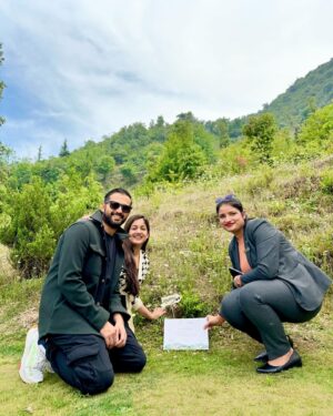 Vatsal Sheth Instagram - There is not a day that goes by when I don’t think or talk about you. We planted this for @iamhappydutta, now you can rest and chill with the daisies…
I love u ❤️
#alwaysandforever❤️ 

Thanku @jwmussoorie for this special moment.
Take care of my baby