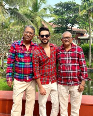 Vatsal Sheth Instagram - Merry Christmas from us to you 🎄🎅❄️

🧿🧿🧿