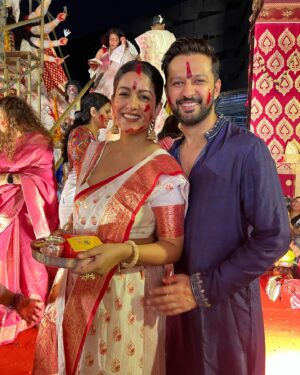 Vatsal Sheth Instagram - Sidoor Khela, a celebration of womanhood and unity, on this auspicious day of Vijaya Dashami seeking Durga Maa’s blessings and guidance. 🙏

 #SidoorKhela #VijayaDashami
