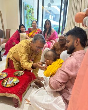 Vatsal Sheth Instagram - Happy 6 months my baby
❤️❤️❤️

Vaayu’s Annaprashan ceremony 🙏
For those who don’t know it’s a Bengali traditional ceremony which also known as the rice ceremony where solid food is introduced to the baby by his mama for the first time ❤️
Off course the baby is too small to eat so we only touch the food to introduce him to flavours.