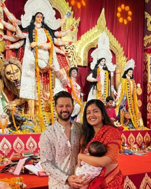 Vatsal Sheth Instagram - Vaayu’s first Durga Pujo, a sacred moment when we brought him to the pandal to seek Durga Maa’s blessings. As we stand before her divine presence, we pray for a lifetime filled with spirituality, love, and boundless grace. 🙏👶🕊️
#SubhoNavami