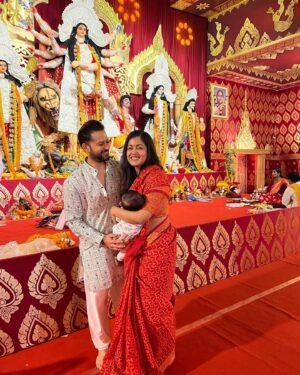 Vatsal Sheth Instagram - Vaayu’s first Durga Pujo, a sacred moment when we brought him to the pandal to seek Durga Maa’s blessings. As we stand before her divine presence, we pray for a lifetime filled with spirituality, love, and boundless grace. 🙏👶🕊️
#SubhoNavami