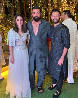 Vatsal Sheth Instagram - Eid Celebration with friends ❤️

@shraddharambhia_official
@viralmantra