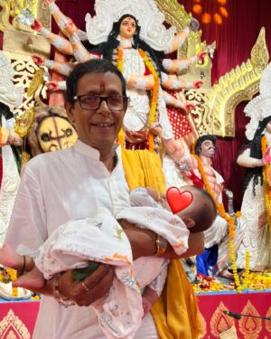 Vatsal Sheth Instagram - Vaayu’s first Durga Pujo, a sacred moment when we brought him to the pandal to seek Durga Maa’s blessings. As we stand before her divine presence, we pray for a lifetime filled with spirituality, love, and boundless grace. 🙏👶🕊️
#SubhoNavami