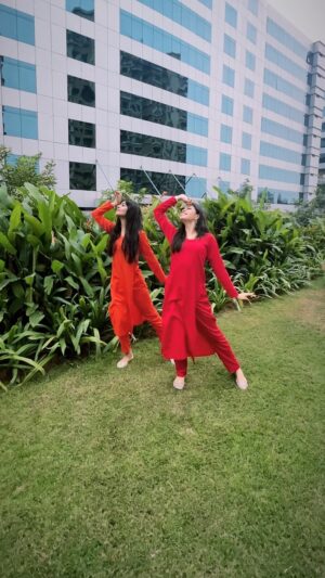 Vedika Nawani Instagram - Mil La Na koi Aisa 👀🔎 Mere sapno ke jaisa 🥳🦋

had the best time shooting with the cutest @vedika_nawani 💗 

DC 🙋‍♀️ ( cute and simple choreo ! tag me if you try 💗 )

#chhankemohalla #dance #bollywood #wedding #weddingchoreography #shaadiseason #trending #explore #instagram #instagood #dancer #anwita #anwitasundaram