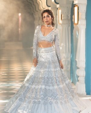 Veebha Anand Instagram - ✨✨

Shot by @thegreydot 
Stylist: @ria.ebrahimpurkar 
Makeup: @blush_on_by_shrutishah 
Hair: @lavish_beauties_by_lavanya 
Outfit: @mansimalhotraofficial 
Jewellery: @the_jewel_gallery 
Location: @setsinthecity.in