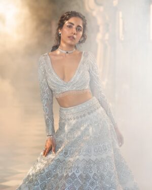 Veebha Anand Instagram - ✨✨

Shot by @thegreydot 
Stylist: @ria.ebrahimpurkar 
Makeup: @blush_on_by_shrutishah 
Hair: @lavish_beauties_by_lavanya 
Outfit: @mansimalhotraofficial 
Jewellery: @the_jewel_gallery 
Location: @setsinthecity.in
