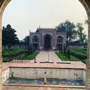 Vega Tamotia Instagram - They say beauty lies in symmetry... and how the Mughals mastered that. #Stunning #IncredibleIndia #BritishThieves #MughalIndia