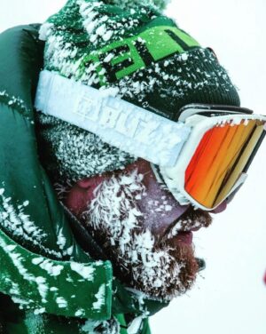 Vegard Ylvisåker Instagram - FINALE!! I dag kl 20:30 skal det avgjøres. Det er den mest utmattende opplevelsen jeg har hatt siden jeg var i militæret for 23 år siden.

Jeg blir ydmyk og full av respekt for så mange ting; denne sinnsyke produksjonen som jeg har fått være med på, alle menneskene som presterer overmenneskelig for å gjennomføre den, hele Norge og ikke minst Svalbard med den syke naturen som vi har hatt som backdrop, alle deltagerne som har blitt mine BFFs for life - og ikke minst mine to monstermotstandere @idanjatun og @fritzaanes. Fy faen for noen kjernekraftverk!

Den eneste jeg ikke vil takke er DRITTBIKKJEN Mud. Sikkert en fin fyr, men vi funket ikke sammen. Hvis vi skal møtes igjen, må vi nok jobbe en del med forholdet.
Foto: @mattibernitz