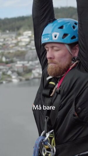 Vegard Ylvisåker Instagram - Like før det smeller nå!  På torsdag for å være konkret. Som alle sikkert skjønte tidlig, blir ikke den fysiske utfordringen stor for meg - @fritzaanes og @idanjatun hadde sjeldent noe å stille opp mot mot en 43 år gammel revvy-pappa. Men sosialt sett er jeg jo analfabet, så det kan bli spennende. Får håpe at 40  år uten venner har gjort meg sterk!
Eng: Just before it smells now!