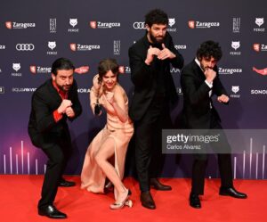 Veki Velilla Instagram - Este finde ha sido increíblemente bonito; mil gracias @premiosferoz por la acogida, por dejarnos formar parte con ¡García!, por una gala tan preciosa y enhorabuena a los premiados!

Gracias a @fashandcom por el lookazo de pies a cabeza; tremendo vestido 👗 de @rubenhernandezcostura_ y zapatos 👠 y bolso 👜 de @magritshoes 😍