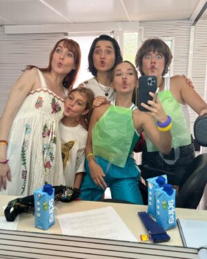 Veki Velilla Instagram - Hoy estrenamos en @disneypluses este pedazo de Thriller en el que me han dejado aportar mi granito de arena: Noche de chicas.

Gracias a todo el equipo maravilloso que ha hecho de este  un viaje para recordar toda la vida.

Gracias por el amor; @luudelafuente @lucia.alonsoherranz @perladelrocioo @zoe_millan_c @cesar._mateo @studiomateofranco @ariadna_canovas @inigogaliano @mario.reyero @nayamonjavier @jacksunset2 y de más equipo 🤍🫂✨