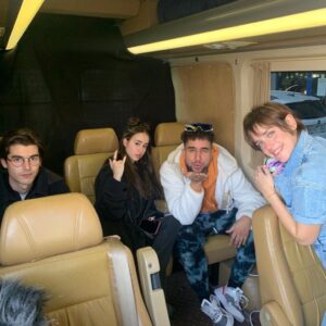 Veki Velilla Instagram - Aquí una recopilación de imágenes y momentos “behind the scenes” 🤡

Gracias por todos los mensajes bonitos por “El club de los lectores criminales”, fue un viaje increíble y espero que lo estéis disfrutando tanto como nosotros grabando (:

Y si no la habéis visto, seguimos sumando en @netflixes ! ♥️