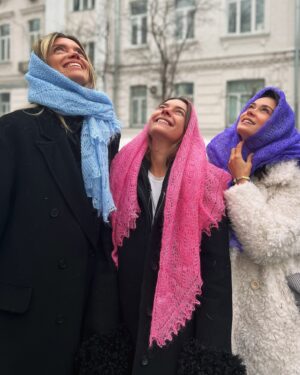 Vera Kincheva Instagram - 🩵🩷💜
Бали Панган Шри-Ланка 
в платках от Надежды 
🐉