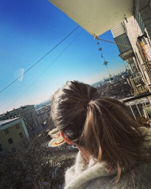Vera Kincheva Instagram - 💛
Волшебный день с волшебной возможностью попросить прощения и простить …
Вы только вдумайтесь в выражение 
«держать зло/держать обиду»…
Держать внутри себя зло , 
которое тебя же и разрушает изнутри …
Не хочу так, выбираю по-другому жить !
Из любви и благодарности .
Слава Богу за всё ….
🙏🏼