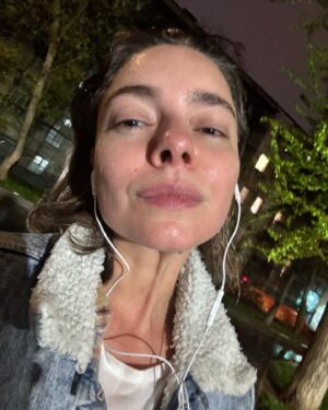 Vera Kincheva Instagram - 🤍
…и мне хотелось дышать 
дышать во всю грудь 
я боялся забыть
я боялся уснуть…
